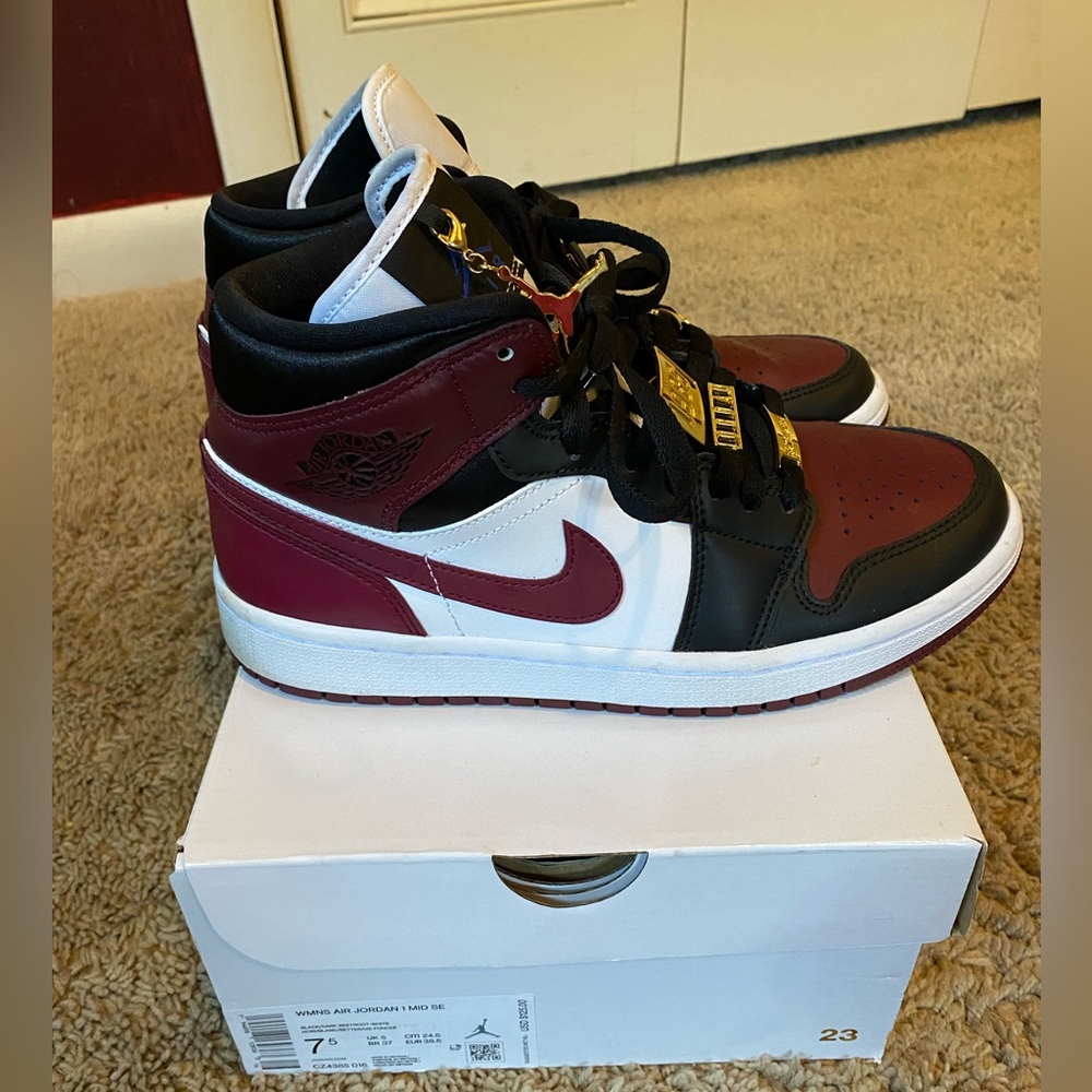 Nike air Jordan’s Womens mids in dark beet root and black size 7.5